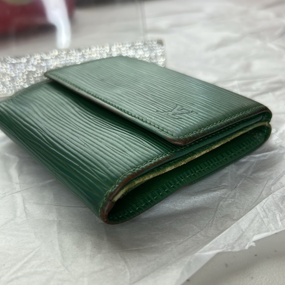 Louis Vuitton green Epi compact wallet - Picture 7 of 9